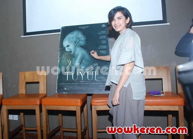 Gambar Foto Dinda Kanya Dewi di Peluncuran Poster Film 'Tuyul'