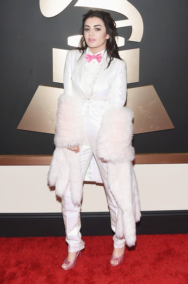 Gambar Foto Charli XCX di Red Carpet Grammy Awards 2015