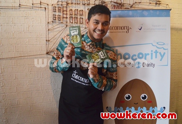 Gambar Foto Indra Bekti di Aksi Amal 'Chocolate for Charity'