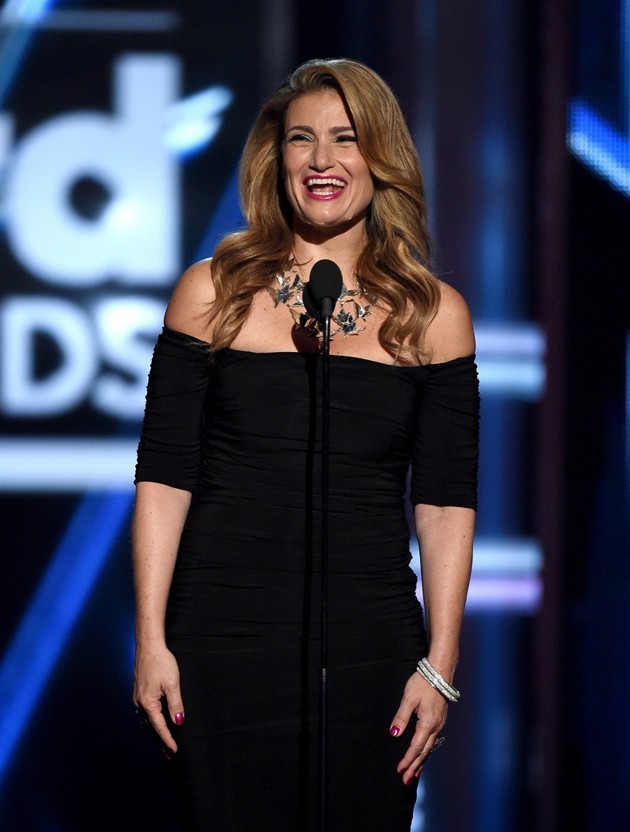 Gambar Foto Idina Menzel di Billboard Music Awards 2015