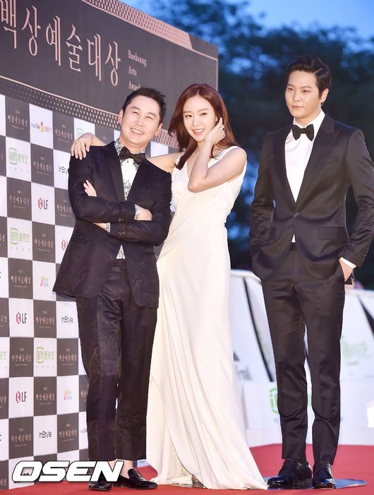 Gambar Foto Shin Dong Yup, Kim Ah Joong dan Joo Won di Red Carpet Baeksang Arts Awards 2015