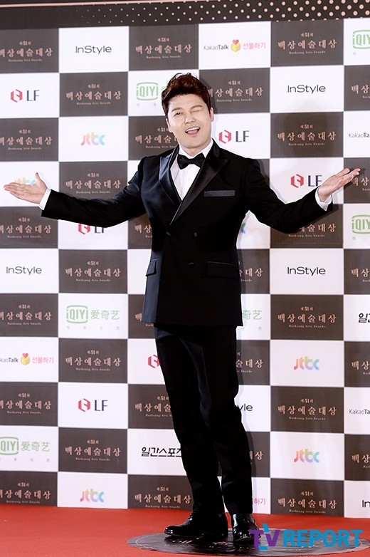 Gambar Foto Jun Hyun Moo di Red Carpet Baeksang Arts Awards 2015