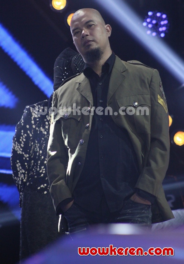 Gambar Foto Ahmad Dhani di X Factor Season 2 Gala Show Kedua