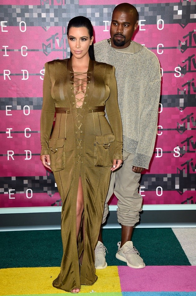 Gambar Foto Kim Kardashian Datang Bersama Kanye West