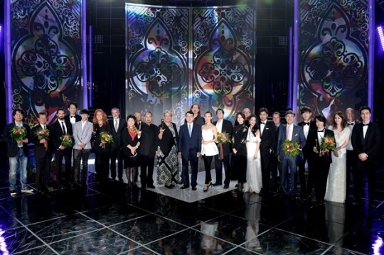 Gambar Foto Para Pemenang Seoul International Drama Awards 2015 Berfoto Bersama