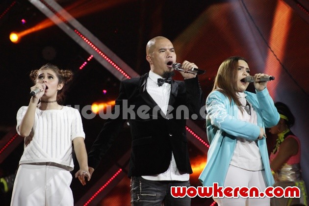Gambar Foto Ahmad Dhani dan Jebe & Petty di Result Show Grand Final X Factor Indonesia Season 2