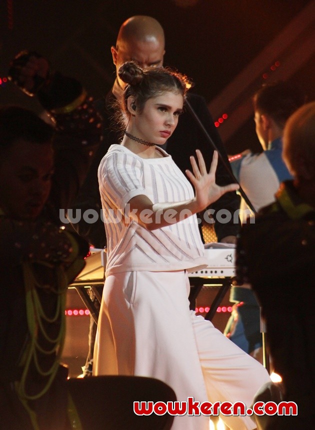 Gambar Foto Jessica Bennett Jebe & Petty di Result Show Grand Final X Factor Indonesia Season 2