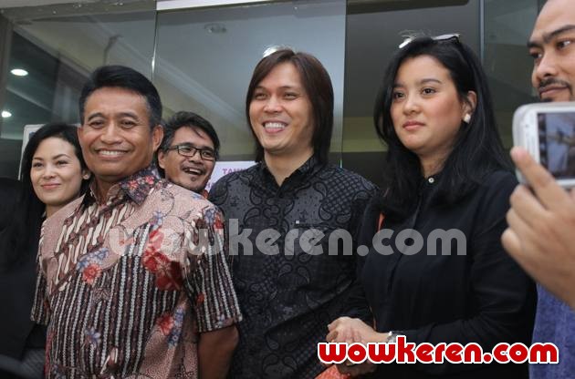 Foto Once Mekel Red Carpet, Liburan, Keluarga dan Pasangan, Sosmed dan