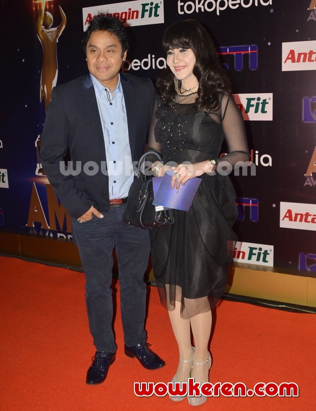 Gambar Foto Dwiki Dharmawan dan Ita Purnamasari Hadir di AMI Awards ke-18