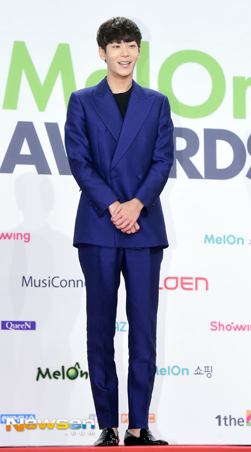 Gambar Foto Lee Cheol Woo di Red Carpet Melon Music Awards 2015