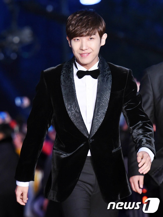 Gambar Foto Lee Joon di Red Carpet APAN Star Awards