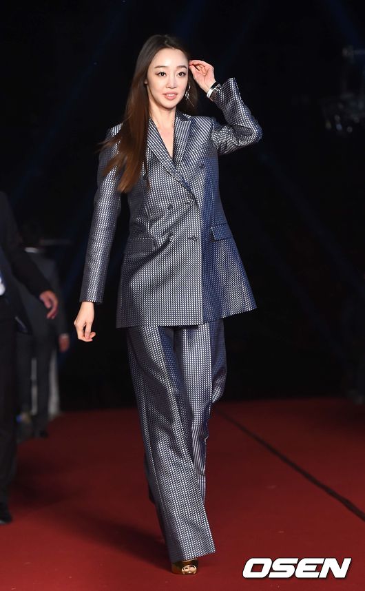 Gambar Foto Choi Yeo Jin di Red Carpet APAN Star Awards