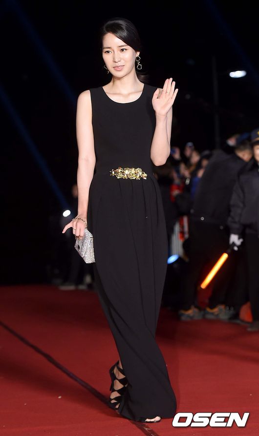 Gambar Foto Lim Ji Yeon di Red Carpet APAN Star Awards