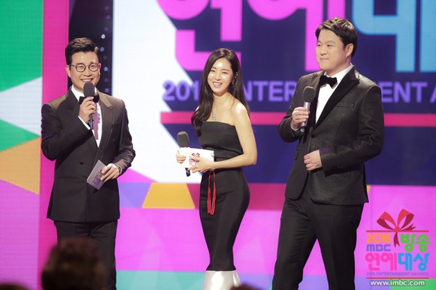 Gambar Foto Kim Gura, Han Chae Ah dan Kim Sung Joo Jadi Host MBC Entertainment Awards 2015