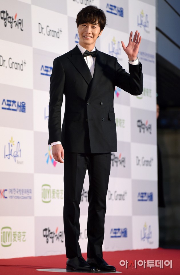 Gambar Foto Jung Il Woo di Red Carpet Seoul Music Awards 2016
