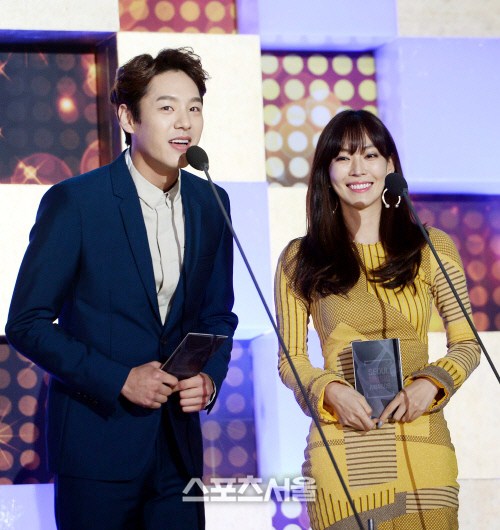 Gambar Foto Kwak Si Yang dan Kim So Yeon di Seoul Music Awards 2016