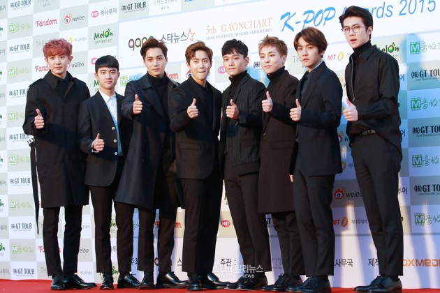 Gambar Foto EXO di Red Carpet Gaon Chart K-Pop Awards 2016