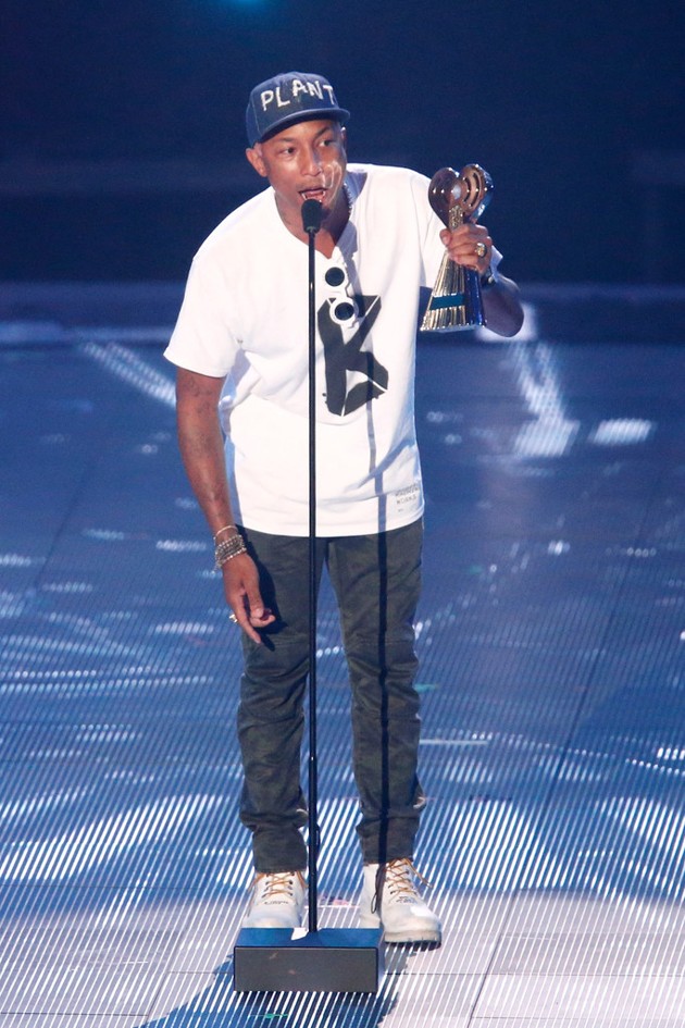 Gambar Foto Pharrell Williams di iHeartRadio Music Awards 2016