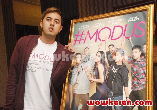Gambar Foto Kemal Palevi di Peluncuran Poster Film '#Modus'