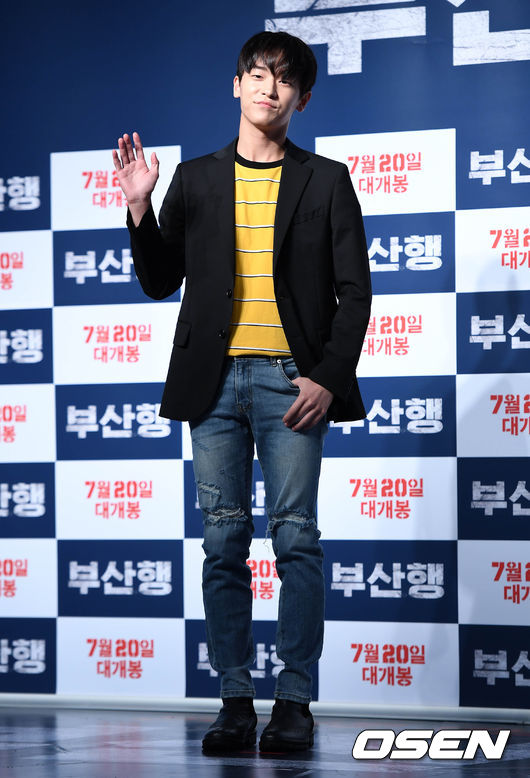 Gambar Foto L.Joe Teen Top di VIP Premiere Film 'Train to Busan'