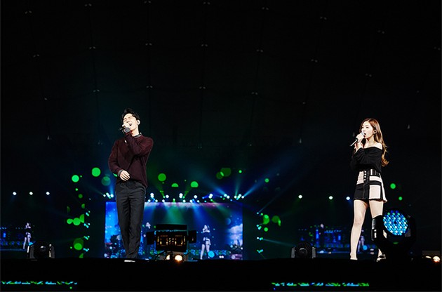Gambar Foto Duet Chen EXO dan Irene Red Velvet Nyayikan Lagu 'Lil' Something'