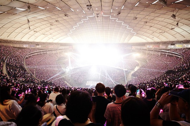 Gambar Foto Kemeriahan Fans Saat Menyaksikan 'SM Town Live World Tour V' Tokyo