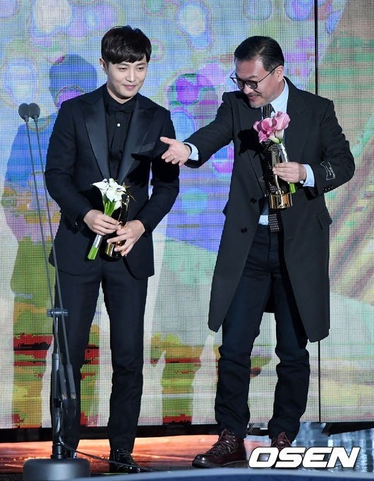 Gambar Foto Jin Goo dan Kim Ui Sung Raih Penghargaan Aktor Terbaik