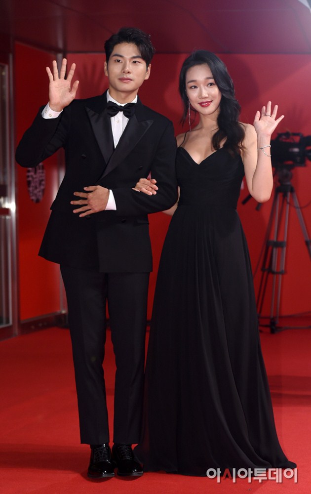 Gambar Foto Lee Yi Kyung dan Jung Yeon Joo Hadir di Pembukaan Busan International Film Festival 2016