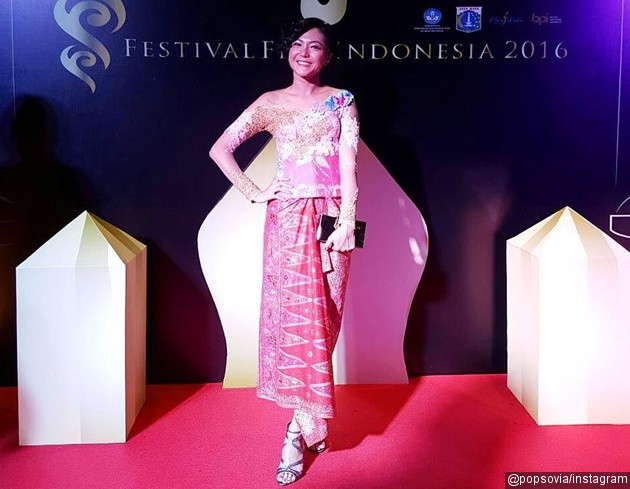 Gambar Foto Poppy Sovia di Festival Film Indonesia 2016