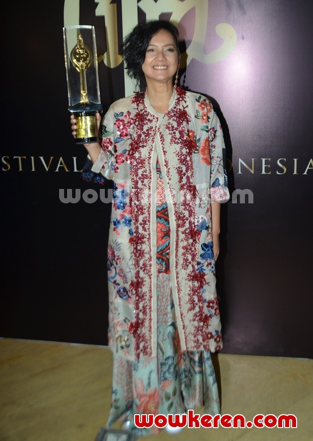 Gambar Foto Cut Mini Raih Piala Citra Pemeran Utama Wanita Terbaik Berkat Film 'Athirah'