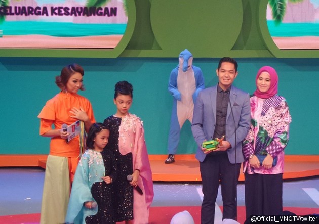 Gambar Foto Dude Harlino dan Alyssa Soebandono Pemenang 'Keluarga Kesayangan'
