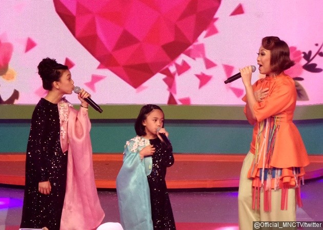 Gambar Foto Naura, Neona dan Nola Be3 Nyanyikan Lagu 'Semesta Cinta'