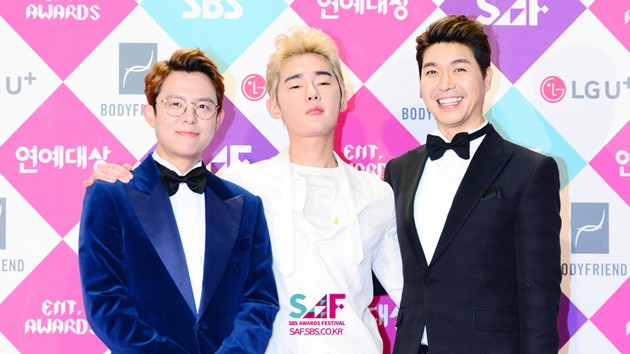Gambar Foto Tony Ahn, Heo Ji Woong dan Park Su Hong di SBS Entertainment Awards 2016