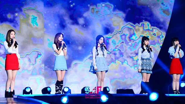 Gambar Foto Red Velvet Tampil di Panggung SBS Gayo Daejun 2016