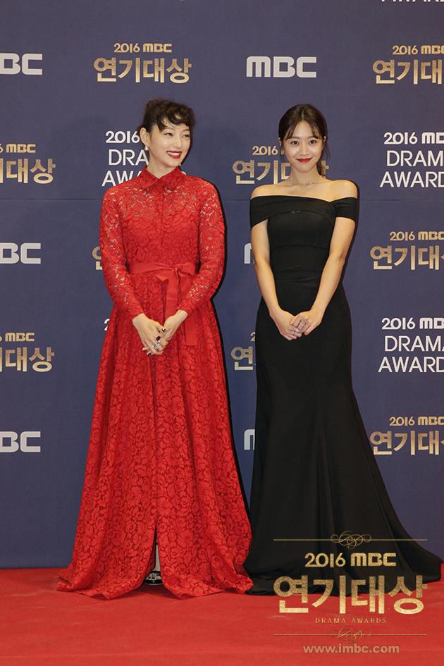Gambar Foto Lee El dan Jo Bo Ah di Red Carpet MBC Drama 2016