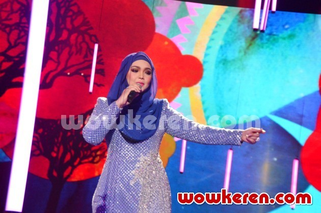 Gambar Foto Siti Nurhaliza Saat Tampil di Acara HUT Indosiar ke-22