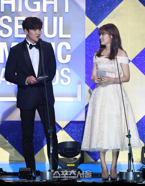 Gambar Foto Ji Chang Wook dan Nam Ji Hyun di Seoul Music Awards 2017