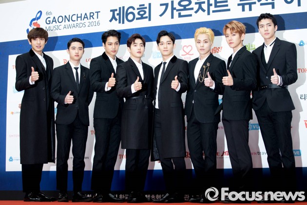Gambar Foto EXO di Red Carpet Gaon K-Pop Chart Awards 2017