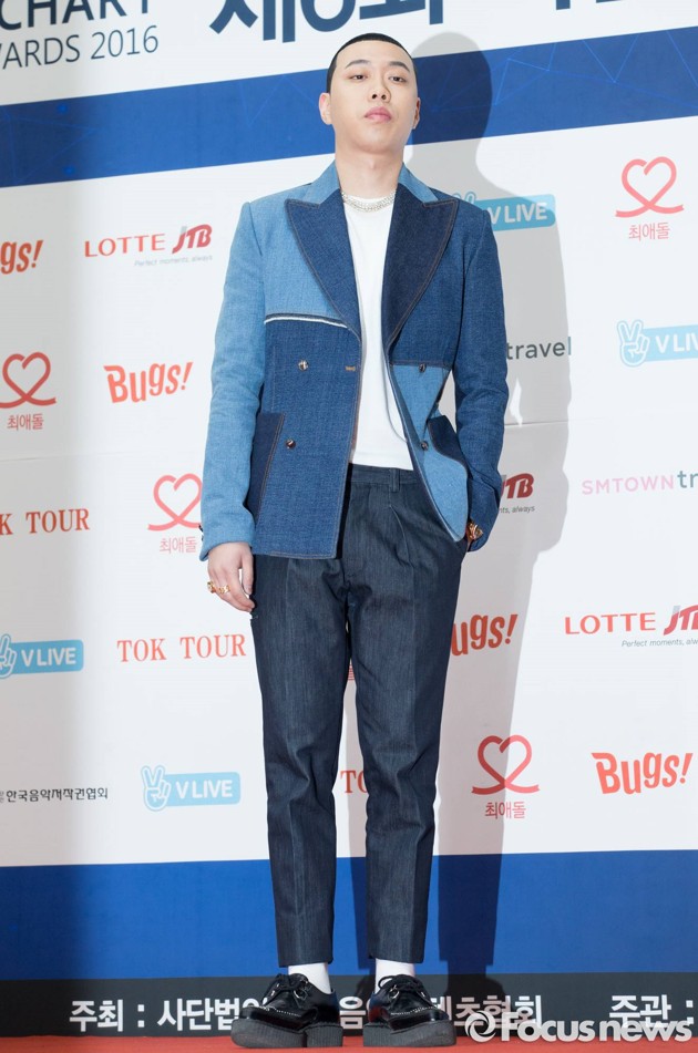 Gambar Foto BewhY di Red Carpet Gaon K-Pop Chart Awards 2017