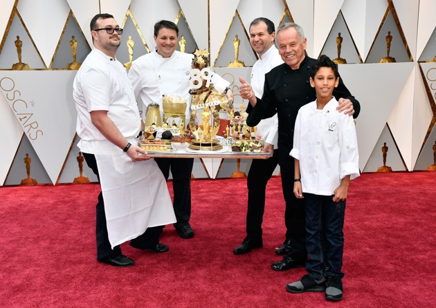 Gambar Foto Kue Tart Karya Chef Wolfgang Puck Dipamerkan di Red Carpet Oscar 2017