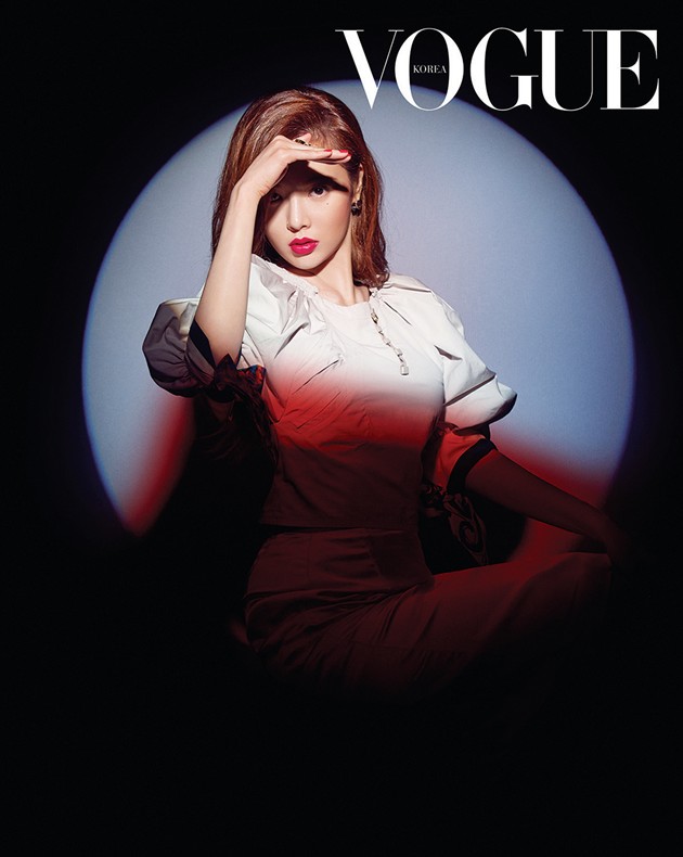 Gambar Foto HyunA di Majalah Vogue Edisi Maret 2017