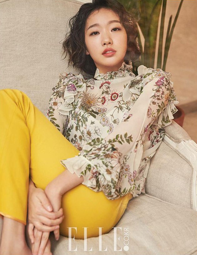 Gambar Foto Kim Go Eun di Majalah Elle Edisi Maret 2017
