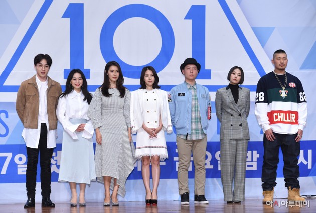 Gambar Foto BoA Bersama Para Mentor 'Produce 101 Season 2' Berfoto Bersama