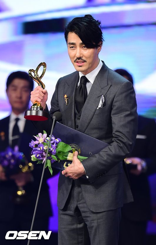 Gambar Foto Cha Seung Won Terima Penghargaan di Korean Popular Culture & Arts Awards Ceremony 2017