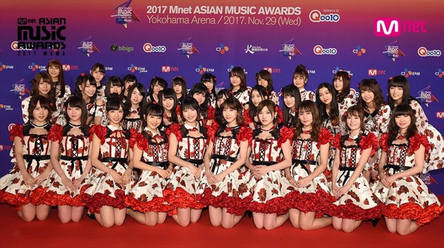 Gambar Foto Ramai dan Cerianya para personel AKB48 di red carpet MAMA 2017 Jepang.