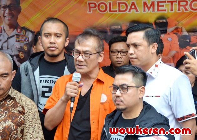 Gambar Foto Tio Pakusadewo di Polda Metro Jaya