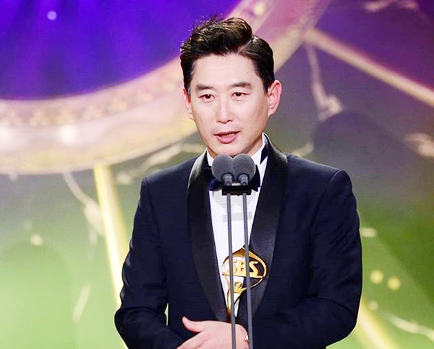 Gambar Foto Kim Won Hae menyabet trofi Best Supporting Actor berkat 