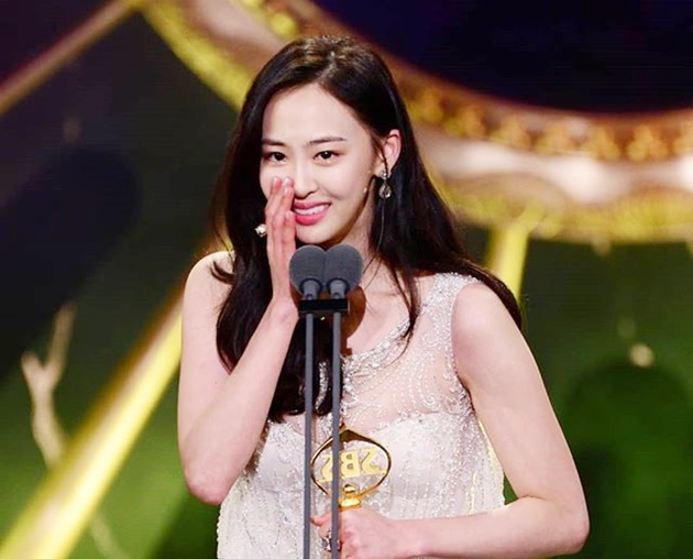 Gambar Foto Dasom menyabet gelar aktris pendatang baru terbaik di SBS Drama Awards 2017