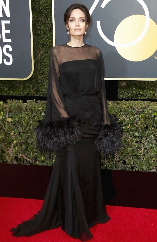 Gambar Foto Di ajang Golden Globe 2018, para seleb Hollywood kompak berpakaian hitam-hitam, termasuk Angelina Jolie.