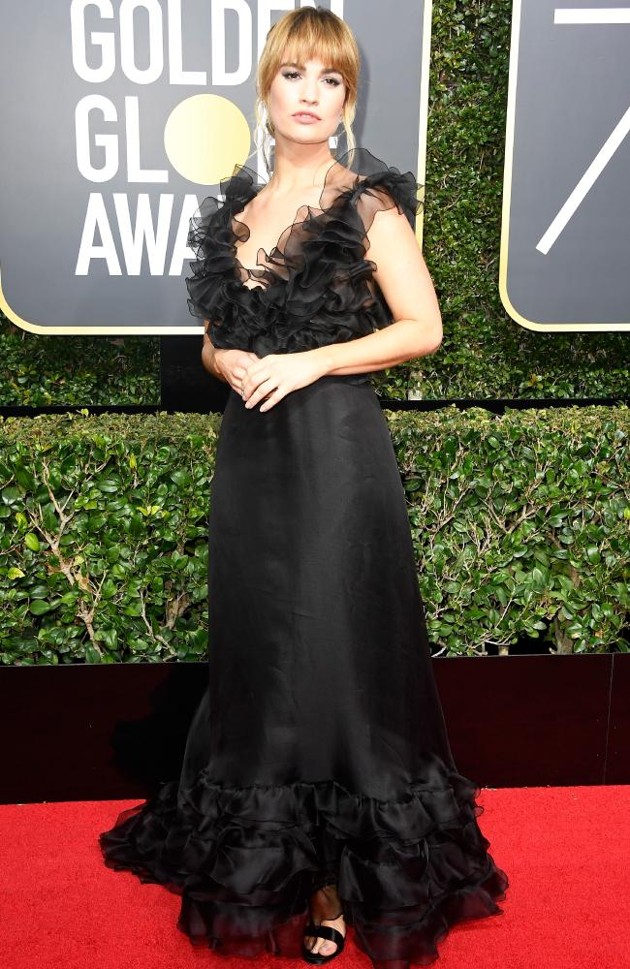 Gambar Foto Meski tak masuk  nominasi, Lily James tetap cantik di Red Carpet Golden Globe Awards 2018.